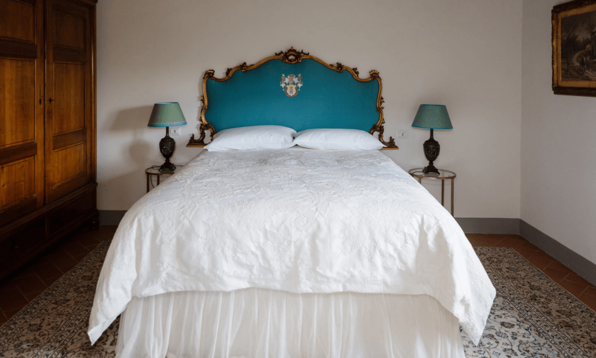 Deluxe Blue Room