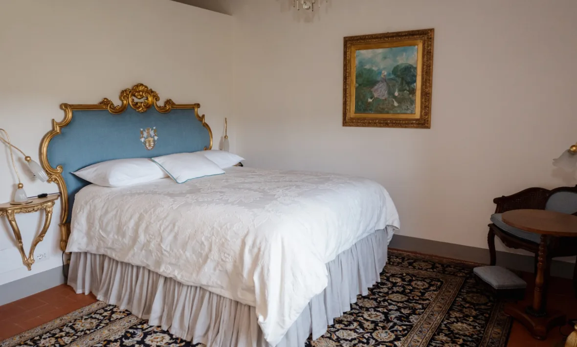 Deluxe Gold Room